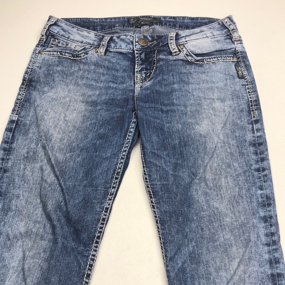 Mid Rise Silver Jeans Blue Boot Cut Denim with Natural Fading